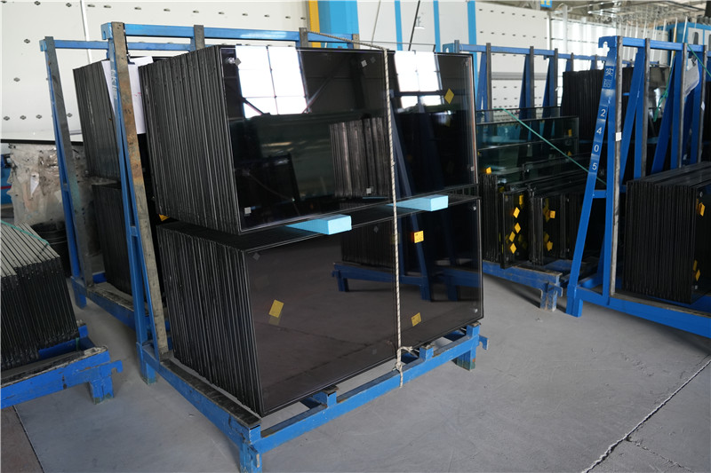 玻璃藝術(shù)：從教堂彩窗到現(xiàn)代裝置的美學蛻變